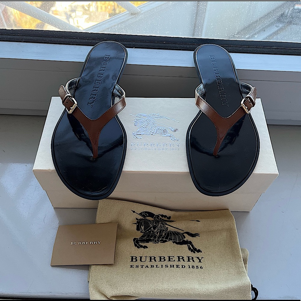 Brand New Burberry Icon Clip Housecheck Masie Flat Thong Sandals Size 38 (US 8)